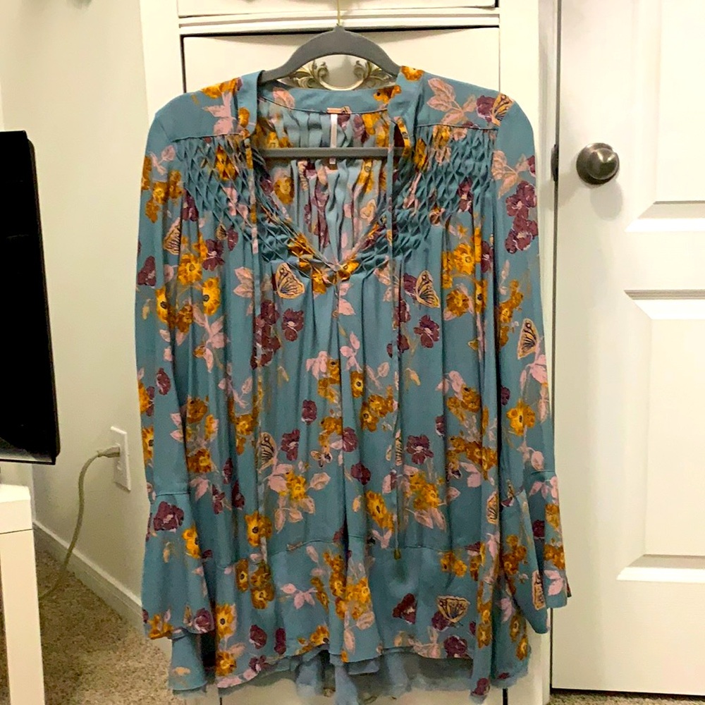Free People women’s tunic XS.  Beautiful tunic with tulle hem.